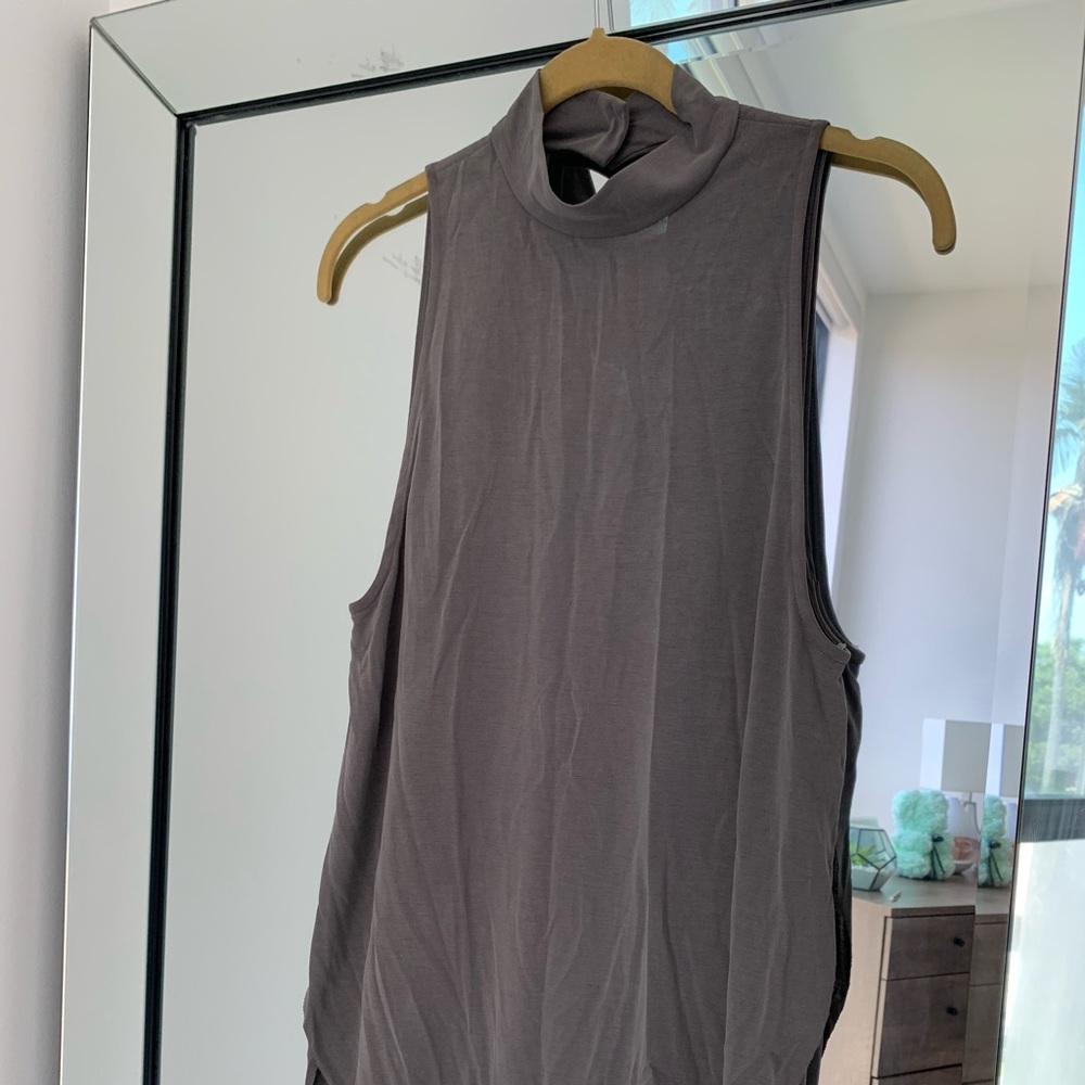 Great high neck flowy tank w deep v back